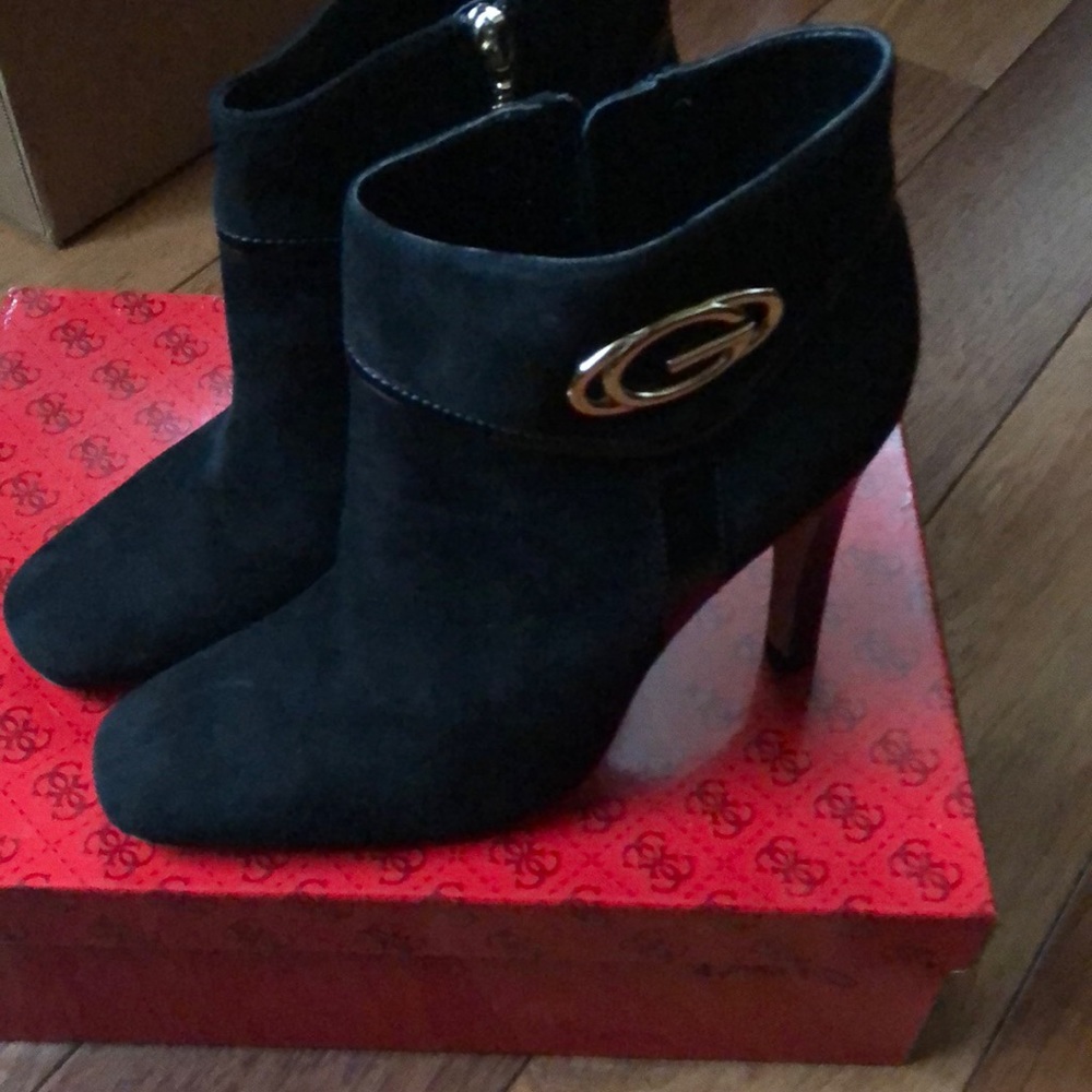 NEW In BOX Suede GUESS Ankle Boots